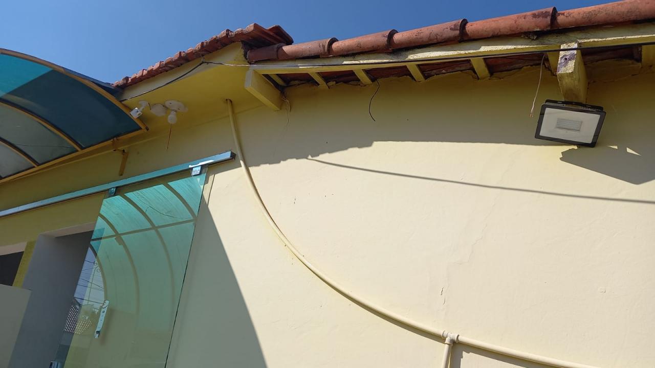 Foto 4 de 5 — Veja Imagens: Vídeo mostra criminoso furtando fiação de loja na Vila Xavier